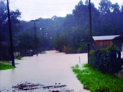 Chuvas causam estragos em vários bairros do Município