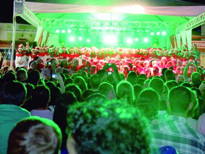 Abertura do Natal reúne cerca de duas mil pessoas na Praça do Museu