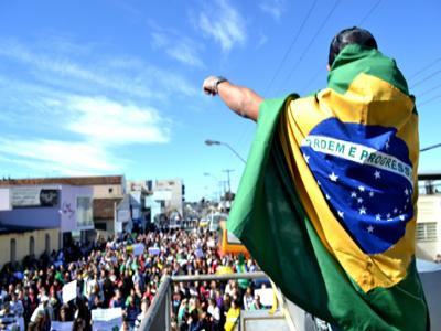 Quase dois mil manifestantes