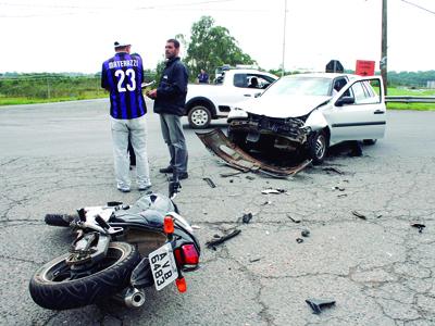 Mais um acidente envolvendo moto no viaduto de Bateias