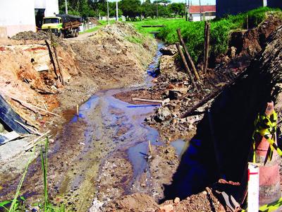 População reclama demora em obra 