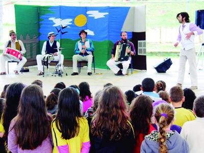 Escolas recebem  espetáculos gratuitos