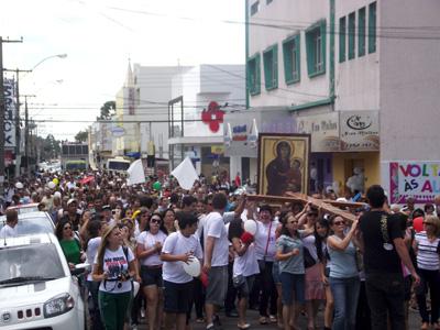 Centenas de fiéis no Bote Fé