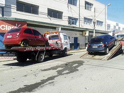 Colisão entre dois carros na Benedito Soares Pinto