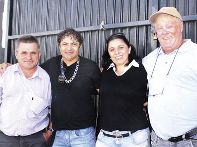 Faxinildo e Xaropinho fazem  apresentação em Campo Largo