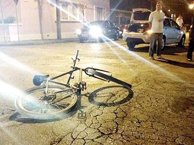 Ciclista ferido em acidente na Domingo Cordeiro