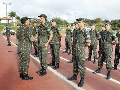 Tiro de Guerra recebe visita do comandante da 5ª RM/DE