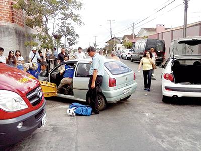 Colisão entre Gol x Peugeot