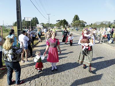 Escolas realizam desfile para comemorar Semana da Pátria