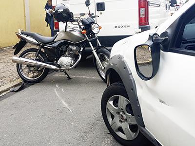 Motociclista ferido em acidente no centro