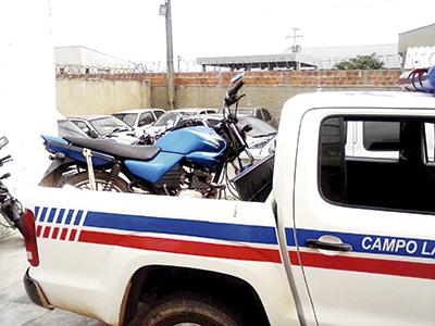 GM prende homem com mandado e moto pinada