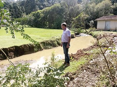 Obras de limpeza  nos rios de Bateias