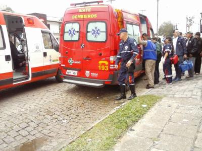 Homem cai de 8 metros de altura