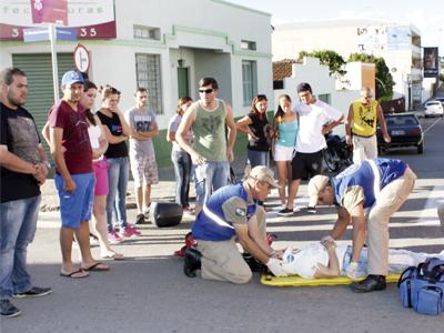 Colisão entre veículo e moto na Marechal