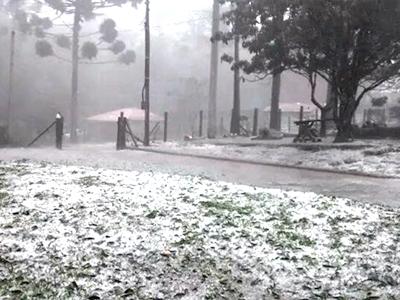 Chuva de granizo volta a assustar Campo Largo