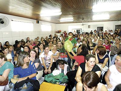 Sorrisos e lágrimas na Festa das Mães na Creche Mariinha