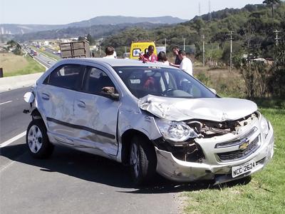 Um ferido em acidente envolvendo vários carros na BR 277