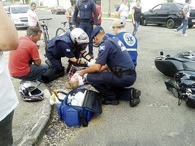 Acidente entre Moto x Siena 