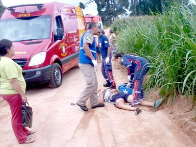 Ocupantes de moto feridos gravemente em colisão frontal