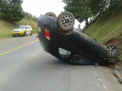 Capotamento na Estrada de Balsa Nova