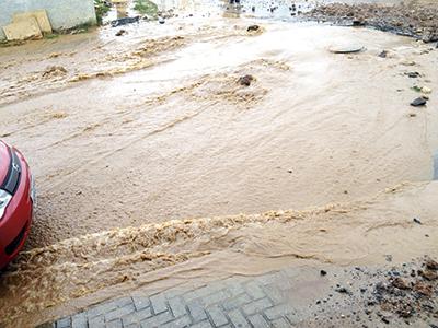 Vazamento de água assusta moradores