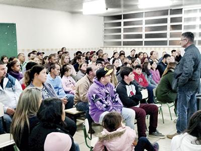 Secretaria orienta pais sobre  prevenção do uso de drogas