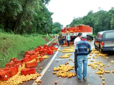 Mais um acidente na descida da Serra 