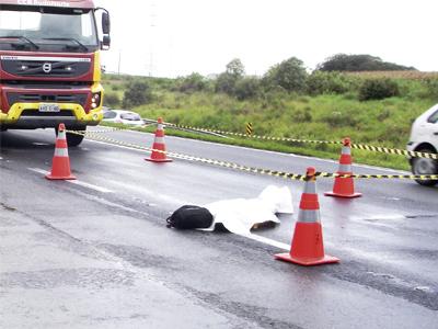 Homem morre atropelado ao tentar atravessar a BR 277