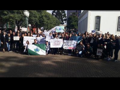 Greve dos professores continua