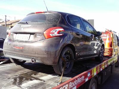 PRF prende três com carro roubado 