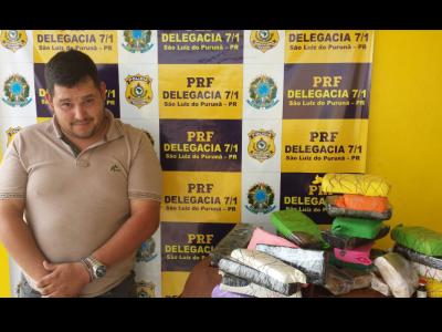 PRF prende homem com drogas e mandado de prisão