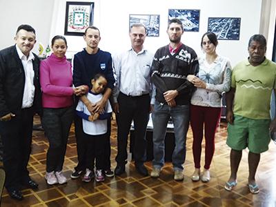 Moradores do Itaqui de Cima são recebidos na sede do Governo Municipal