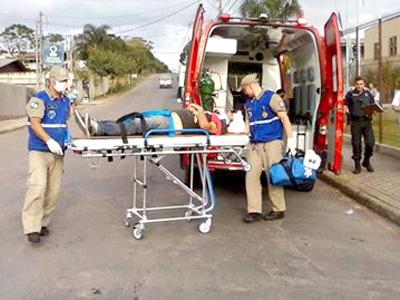 Ciclista sofre queda em frente ao Cartório Eleitoral