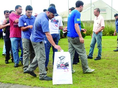 Trabalhadores rejeitam banco de horas