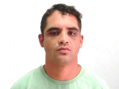 Tático prende homem com mandados de prisão