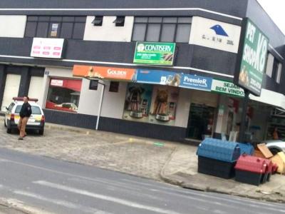 Dono de Pet Shop é baleado em assalto