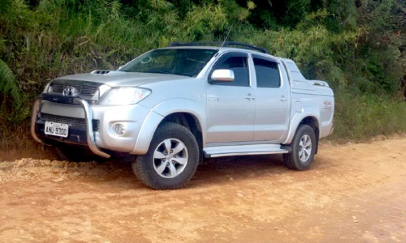 Homem encontrado morto dentro de Hilux em Três Córregos