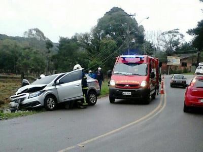 Colisão em poste no Botiatuva