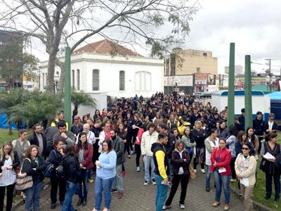 Professores e alunos querem debate para melhorar a educação