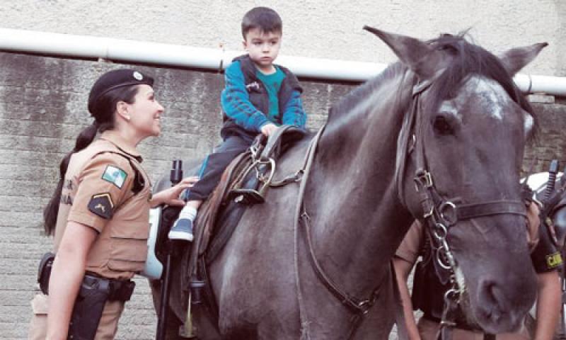Cavalaria da Polícia Militar chama atenção dos campo-larguenses