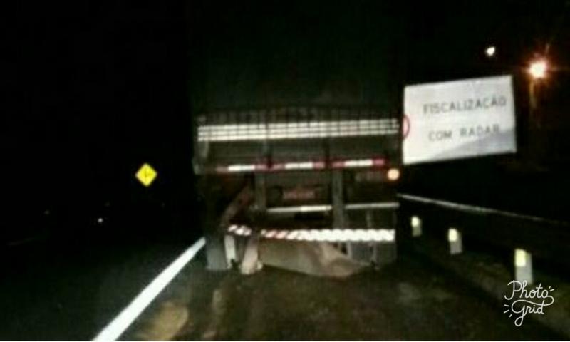 Dois feridos em engavetamento no km 104