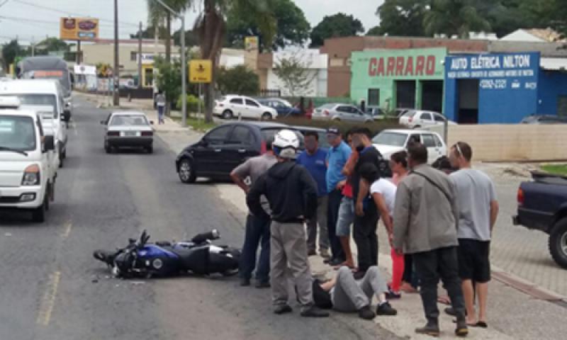 Motociclista ferido em colisão na Ema Taner