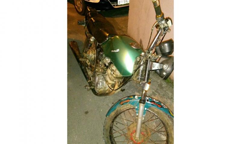 Motocicleta apreendida pela GM com placa adulterada