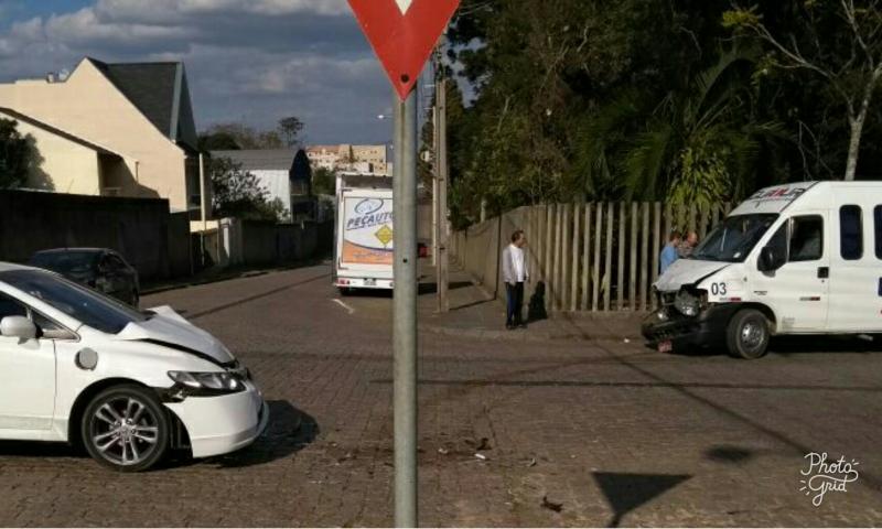 Motorista ferido em colisão frontal na César Torres