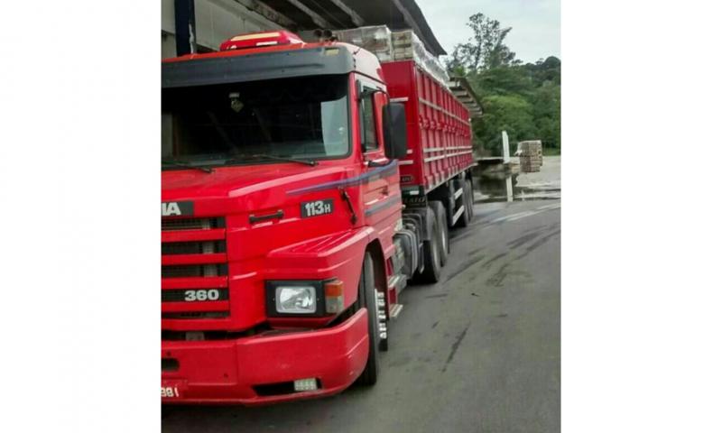 Scania furtada no Posto Guarani