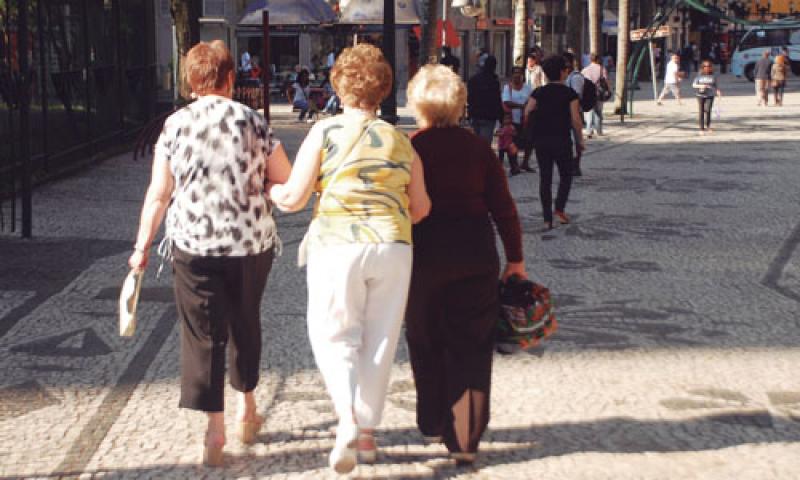 Prevenção contra o Mal de Alzheimer deve começar desde cedo, diz médica