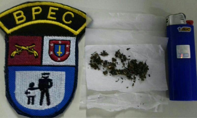 Patrulha Escolar detém aluno indo para escola sob efeito de droga