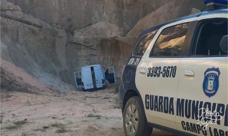 Van branca furtada no Jardim Social encontrada em Três Córregos