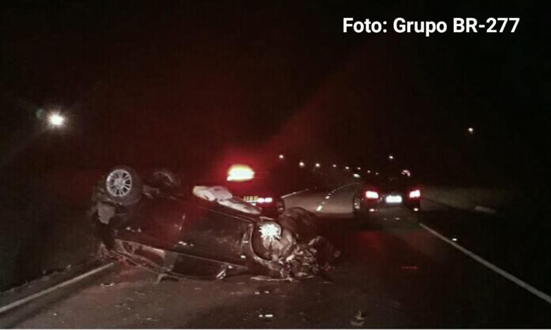 Duas pessoas feridas em capotamento no km 111 da BR-277