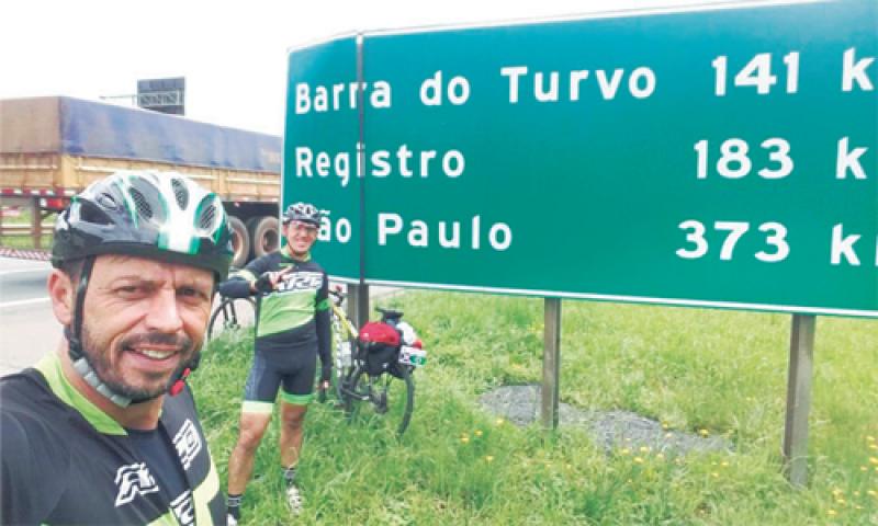 Amigos romeiros pedalam mais de 600 km e vão à Aparecida do Norte de bicicleta